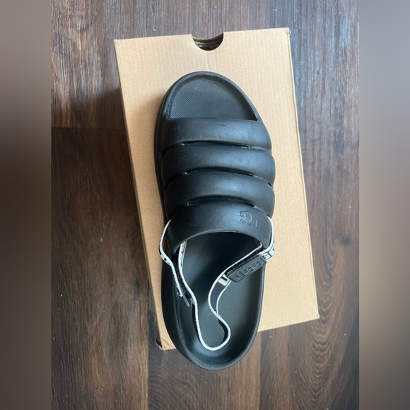 Uggs slides - Picture 2 of 4